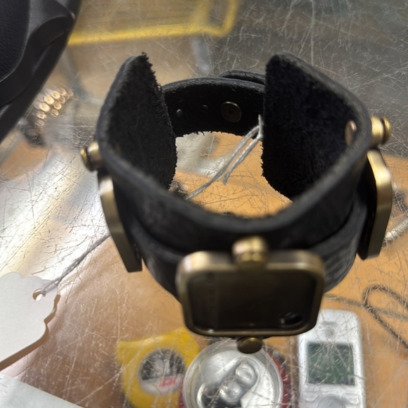 Cadellas Black and Gold Wearable Bracelet - Picture 4 of 6